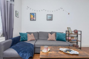 2-Bed Apartment Steps from Muswell Hill